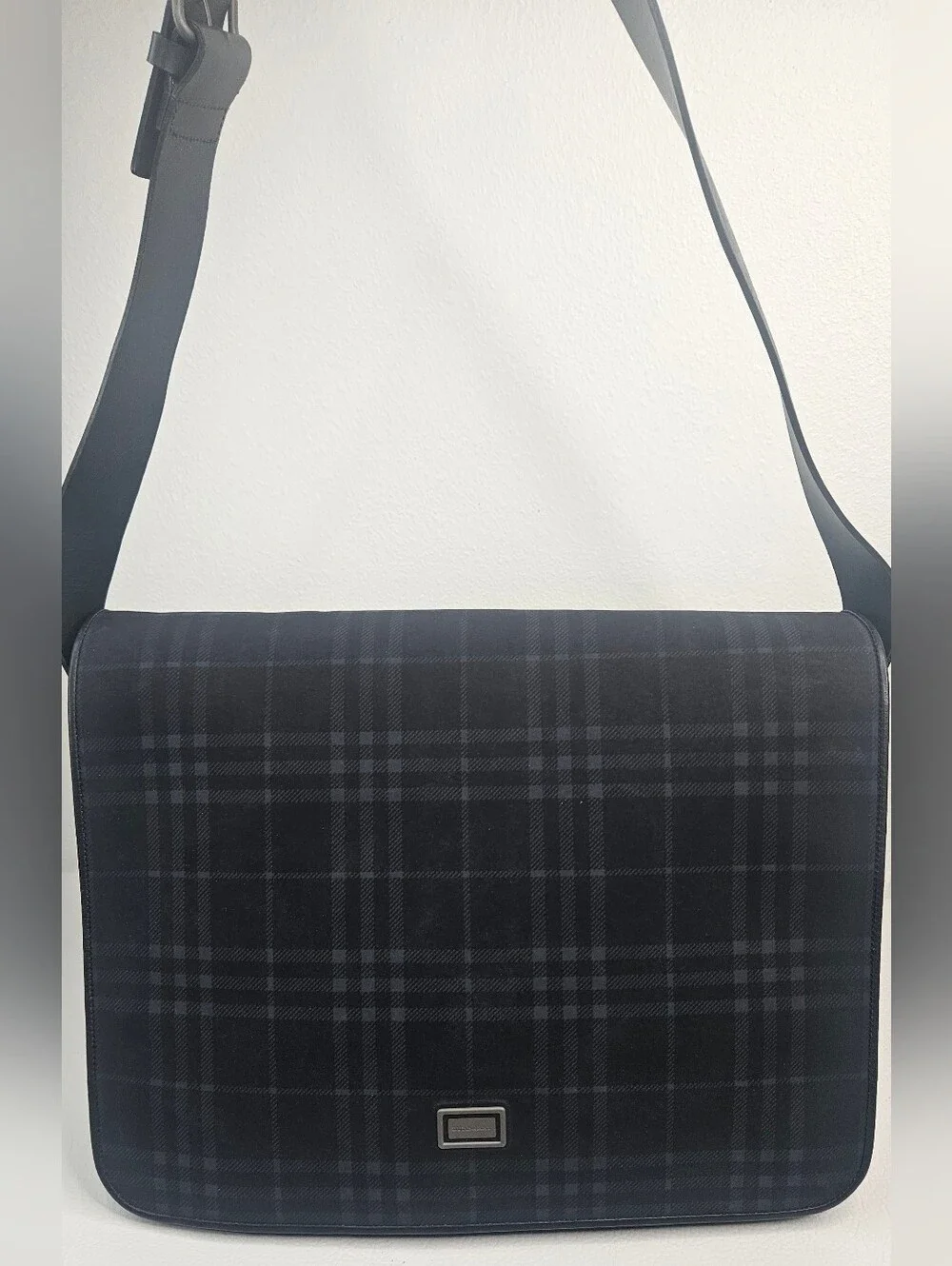 Authentic Burberry London Black Nova Check Messenger Crossbody Laptop Bag